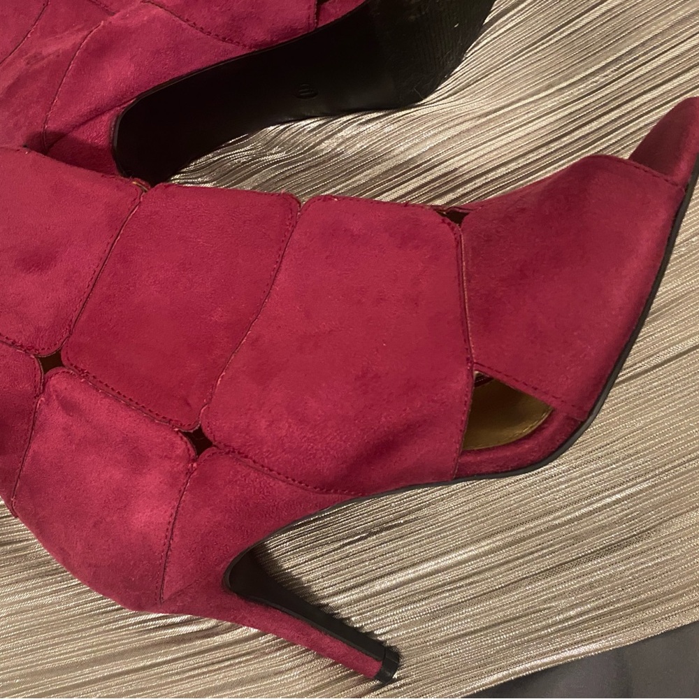 Chic fushia Date night Y2KPrincess Suede Heels size 11 Valentines Romantic